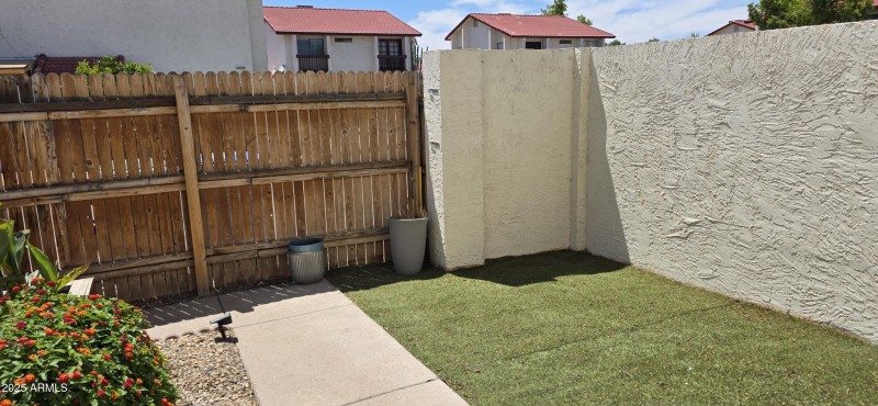 Patio Yard (3)