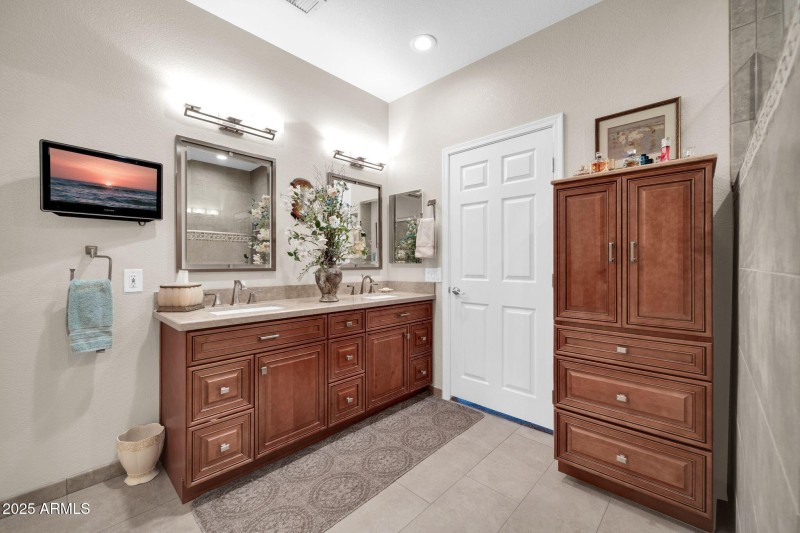 DOUBLE SINKS
