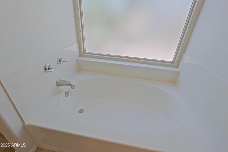 Soaking bathtub