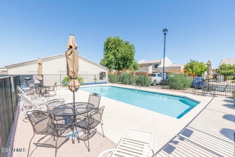 Pool 4