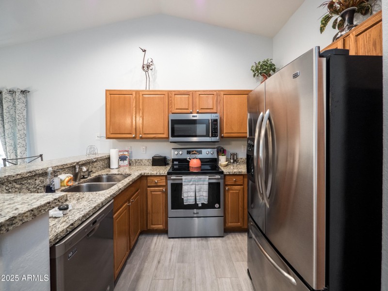 Kitchen- Granite Counte all Appliances