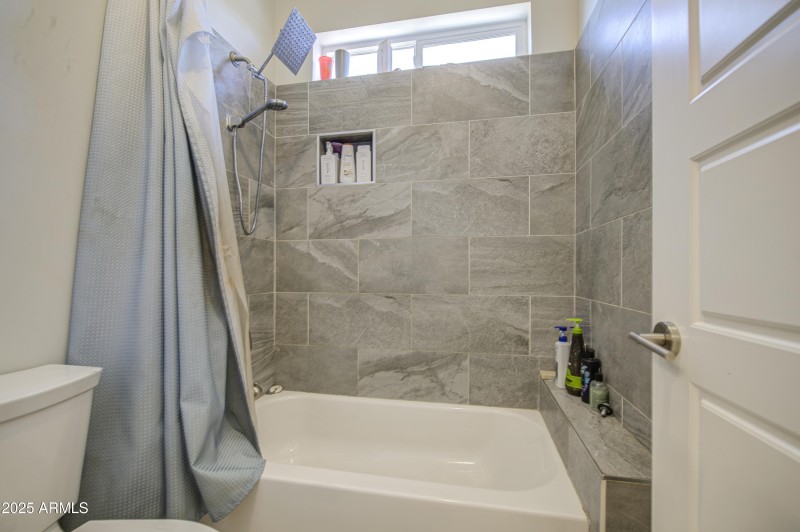 Bathroom 2-pic 3