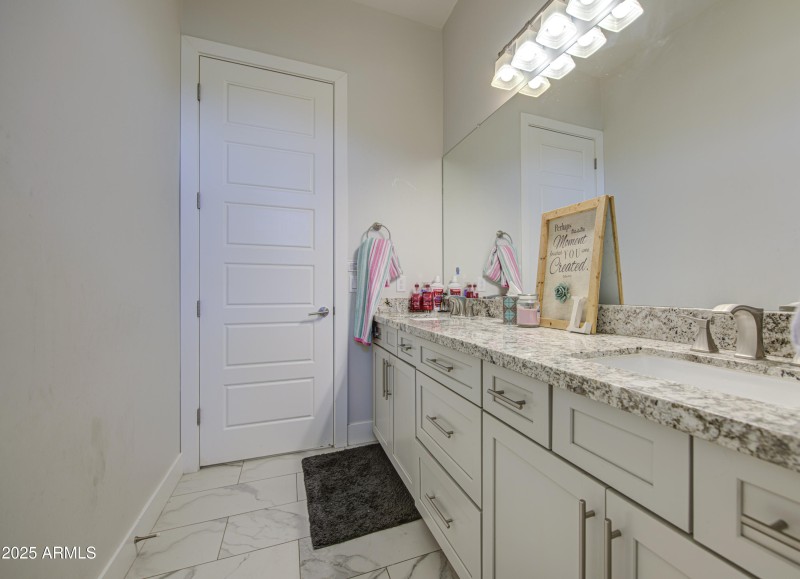 Bathroom 2-pic 4