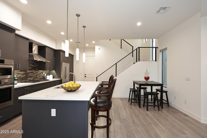 Breakfast Bar & casual dining