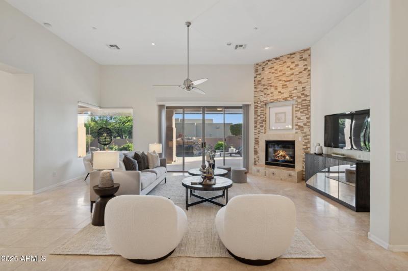 8-web-or-mls-11299-e-greythorn-dr