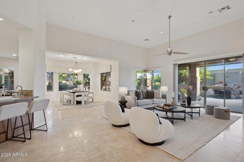 12-web-or-mls-11299-e-greythorn-dr