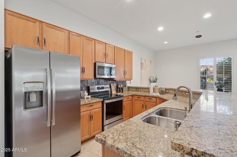 22-web-or-mls-11299-e-greythorn-dr