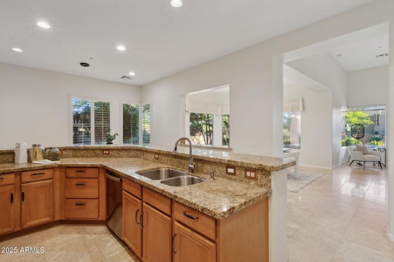 23-web-or-mls-11299-e-greythorn-dr