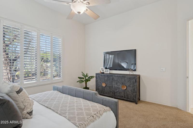 40-web-or-mls-11299-e-greythorn-dr