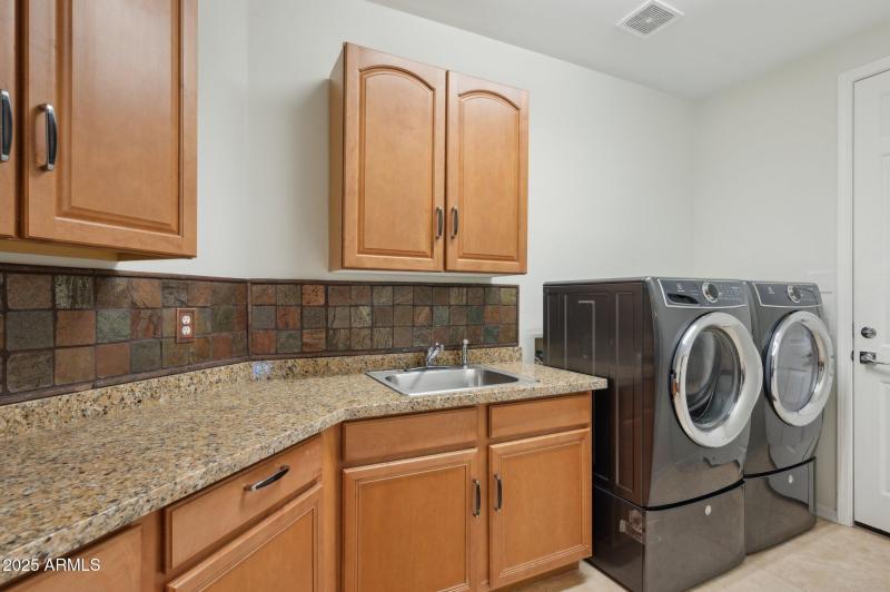 45-web-or-mls-11299-e-greythorn-dr