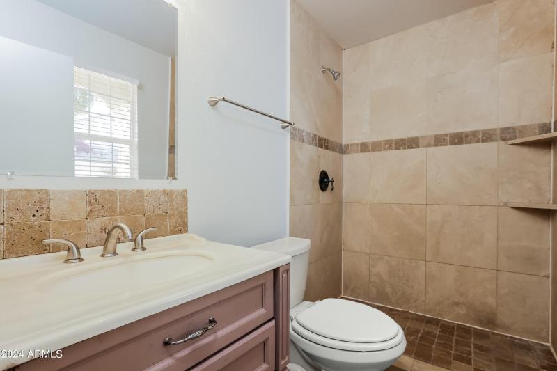 025-photo-primary-bathroom-13286370