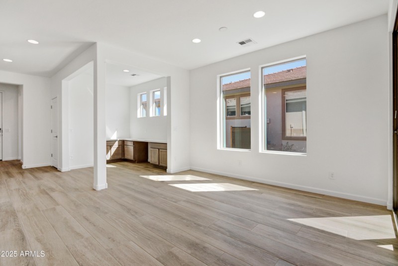 005_Dining Area