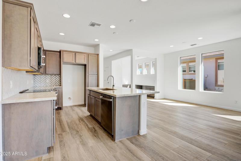011_Kitchen To Dining Area