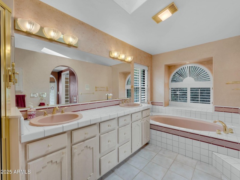 026_Dual Vanities