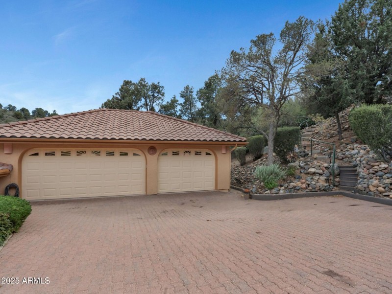 045_3 car garage