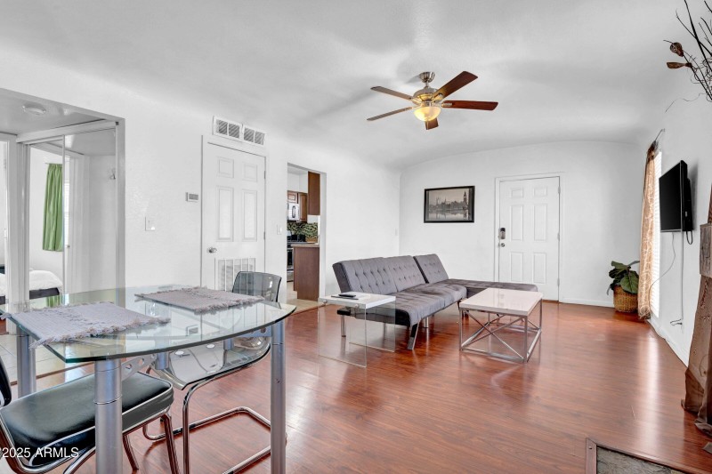 8-custom-712 E Pierce St-8