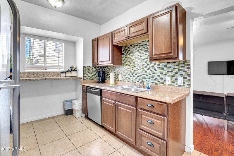11-custom-712 E Pierce St-11