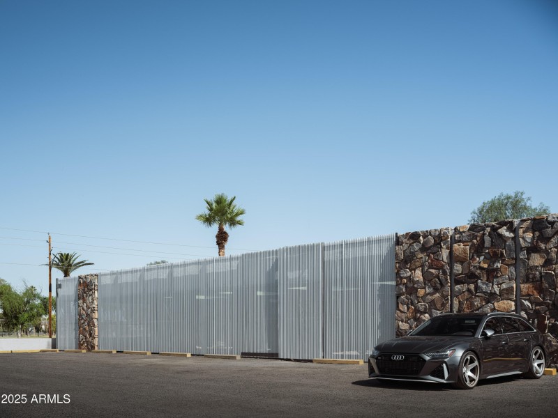 JR17 Stance Architecture - Studio 5844 W