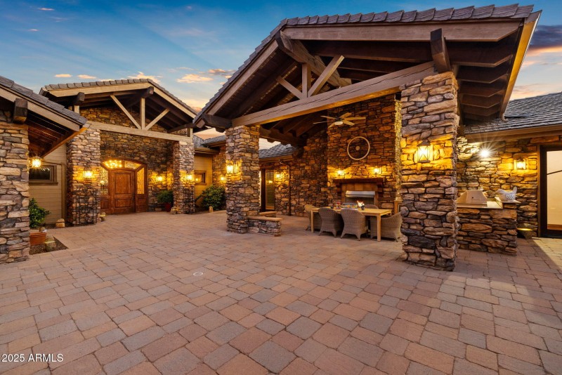 5-Courtyard TW
