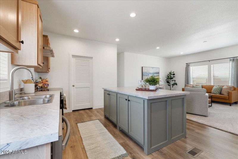 12-Kitchen