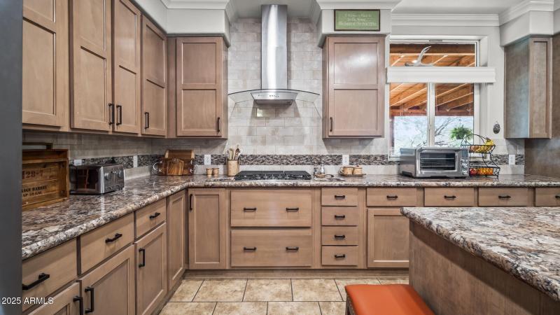 145-web-or-mls-3155-w-elephant-head-rd