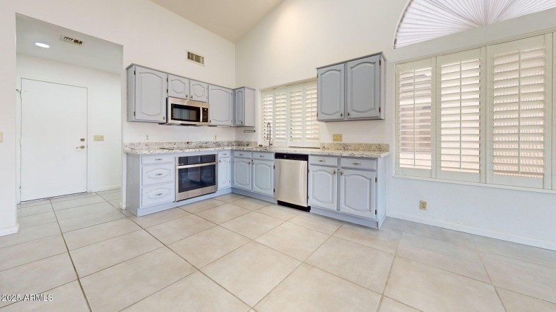 9814-W-Menadota-Dr-Kitchen 1