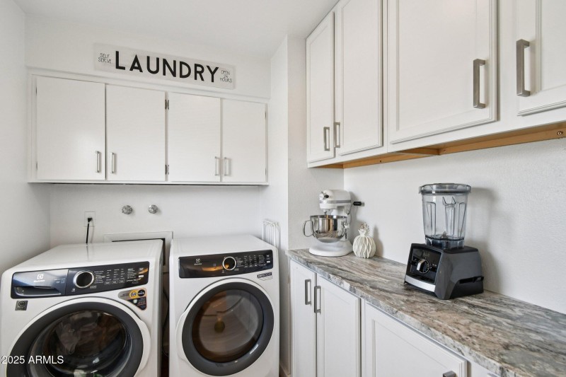 Laundy w/storage