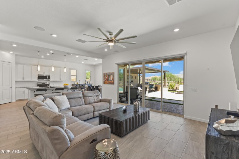 17018 W Saguaro Park Ln-6