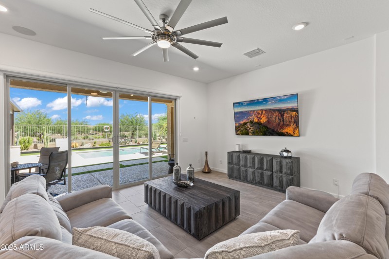 17018 W Saguaro Park Ln-13