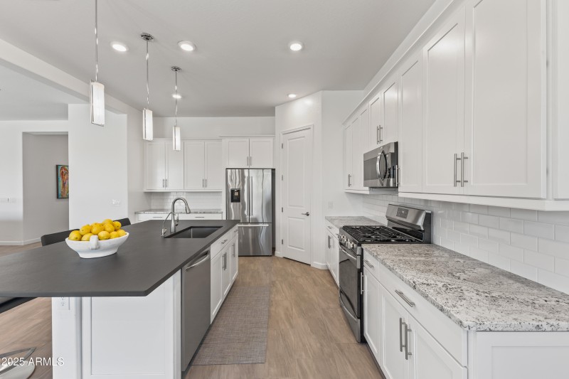 17018 W Saguaro Park Ln-14