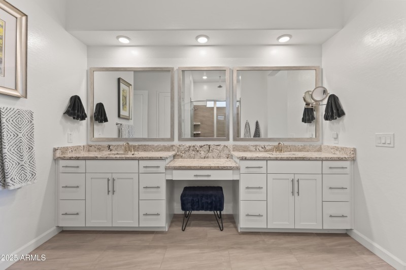 17018 W Saguaro Park Ln-26