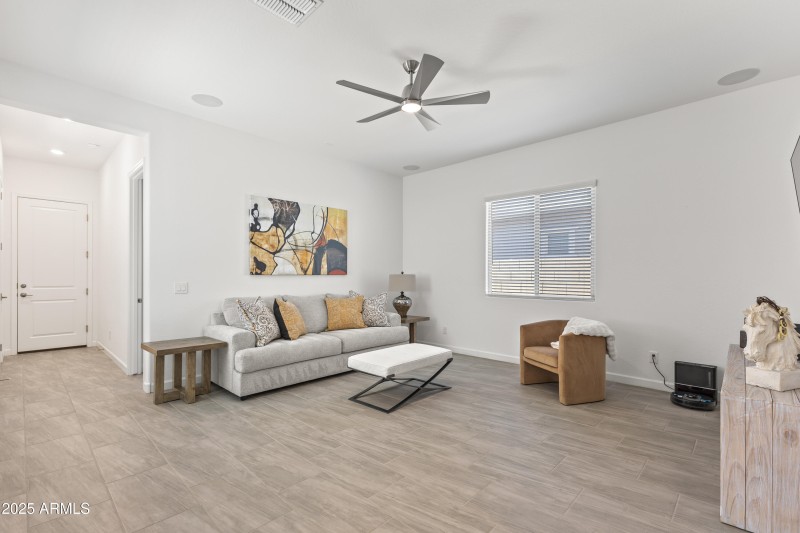 17018 W Saguaro Park Ln-32