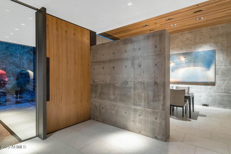 4446 E Mockingbird Ln-large-008-052-4446