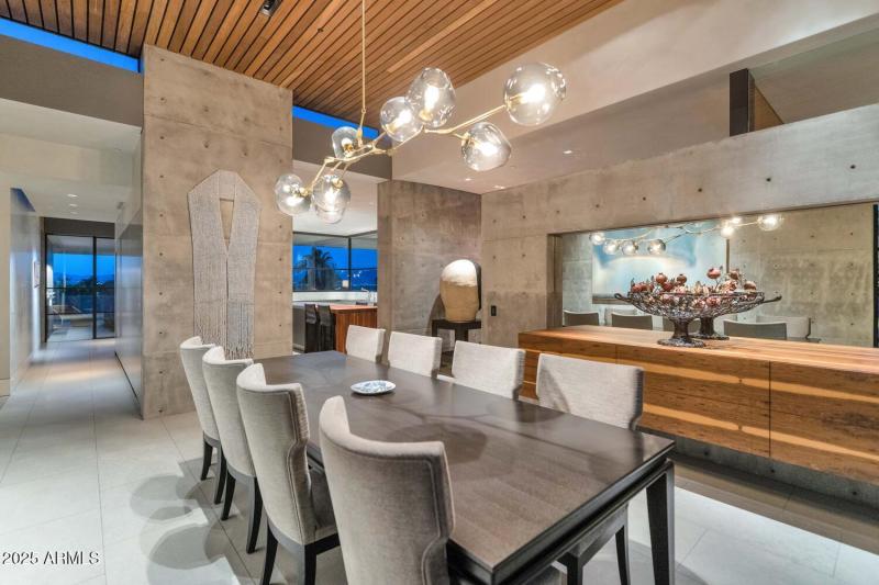 4446 E Mockingbird Ln-large-032-037-4446