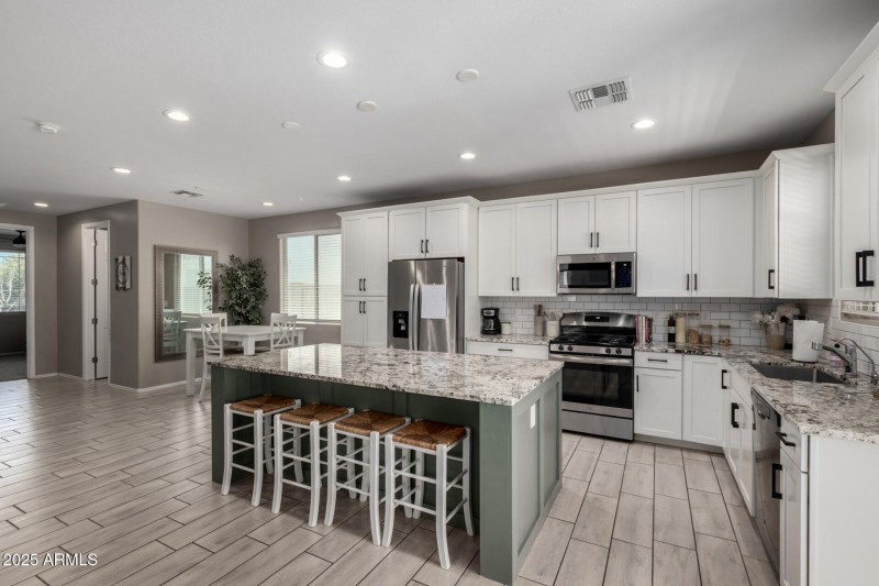 Kitchen & Dining Area