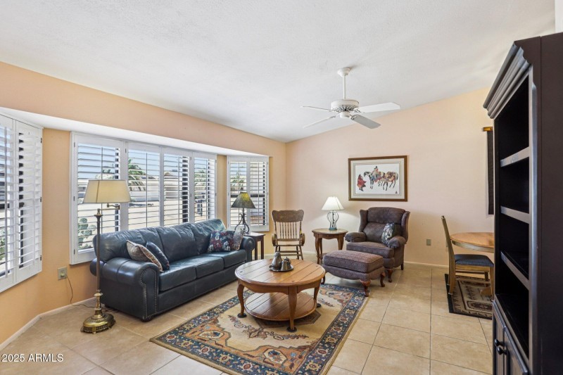 12-web-or-mls-W Foxfire Dr-1706-012