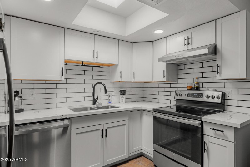 8)KITCHEN