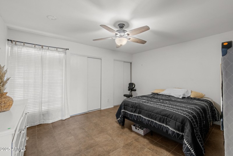 12)MASTER BED