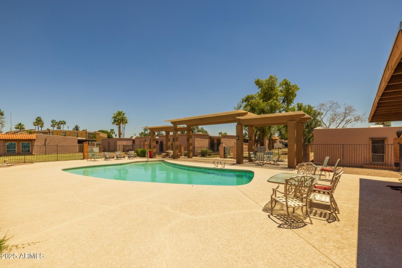 22)COMMUNITY POOL