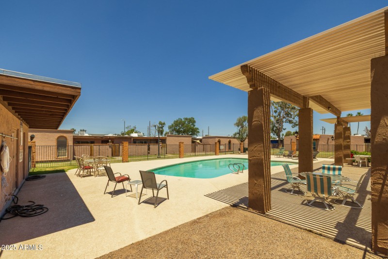 26)COMMUNITY POOL