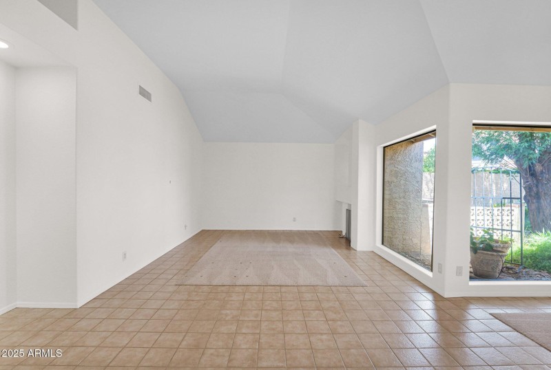 27-web-or-mls-P1234148