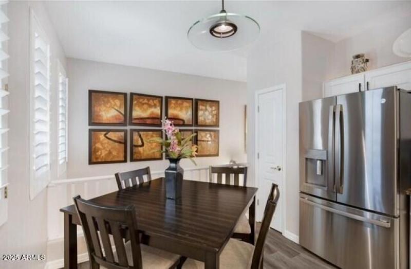 Eat-In-Kitchen