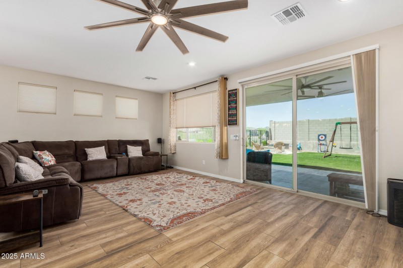 09 LV AZ Premier Real Estate