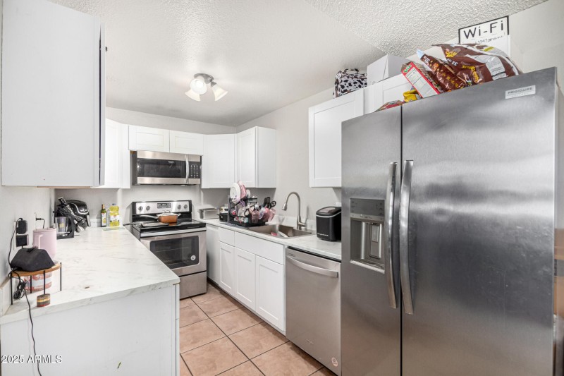 10 - Kitchen