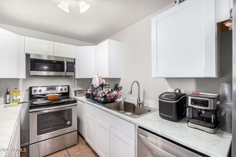 11 - Kitchen
