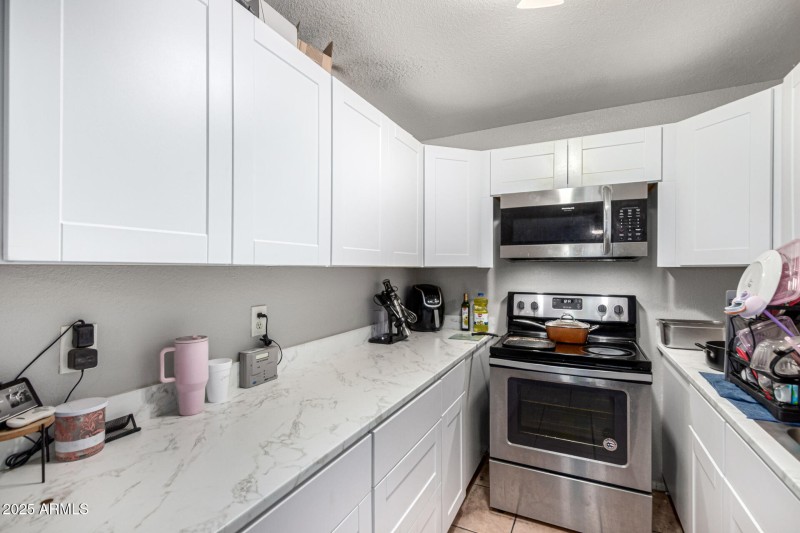 13 - Kitchen