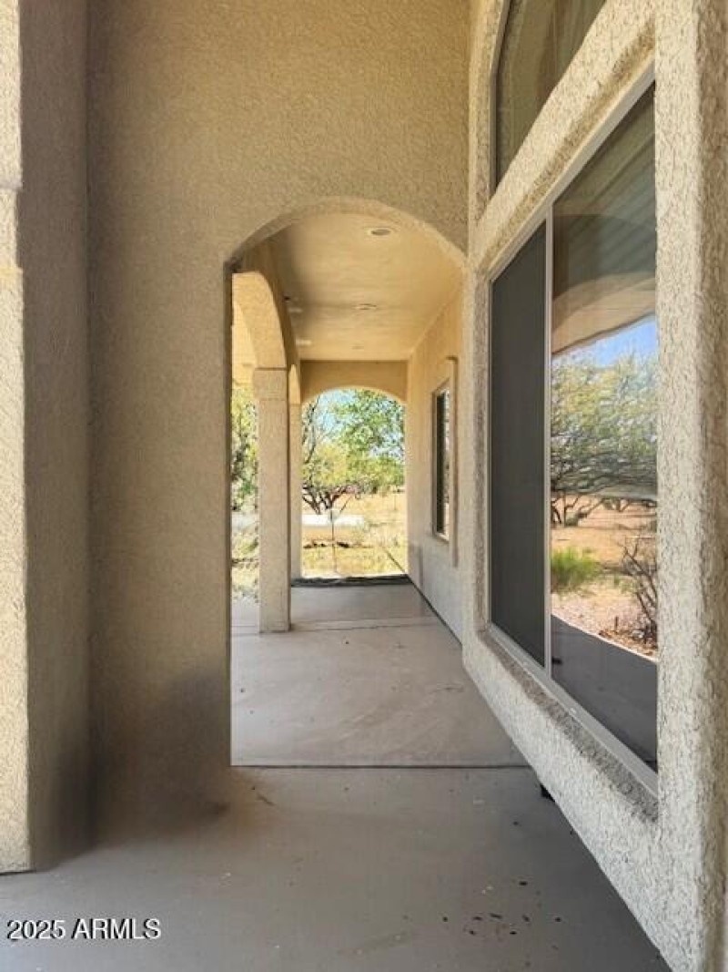 COVERED FRONT PATIO