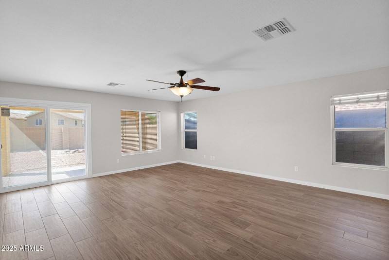 16-web-or-mls-P1234018