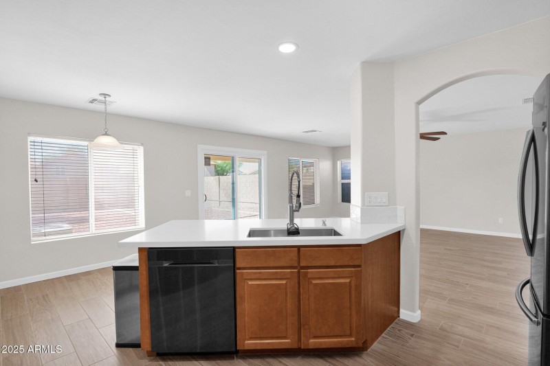 21-web-or-mls-P1234026