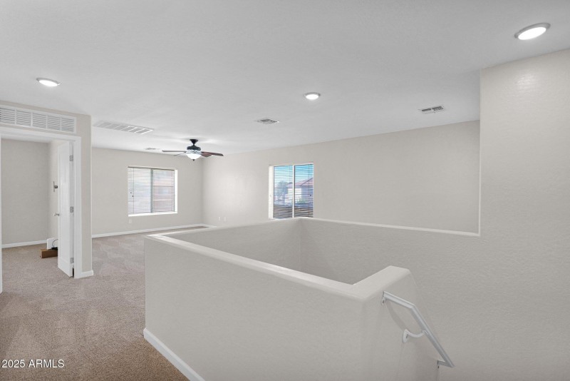 32-web-or-mls-P1234057